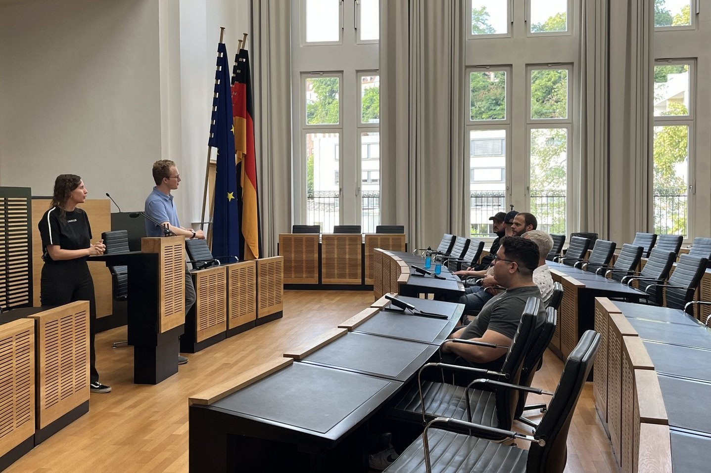 Abgeordnete stehen Rede und Antwort