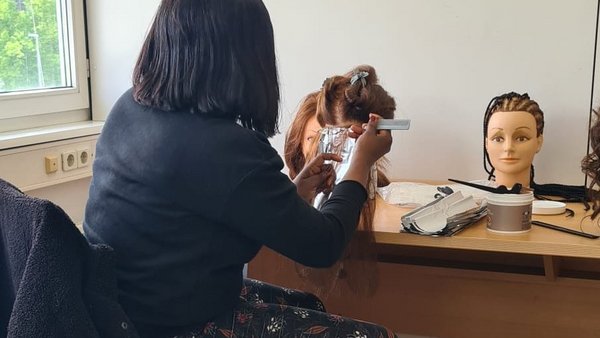 Newplacement International: Erfolgreiche Friseur- und Kosmetikschulung in Ludwigsburg