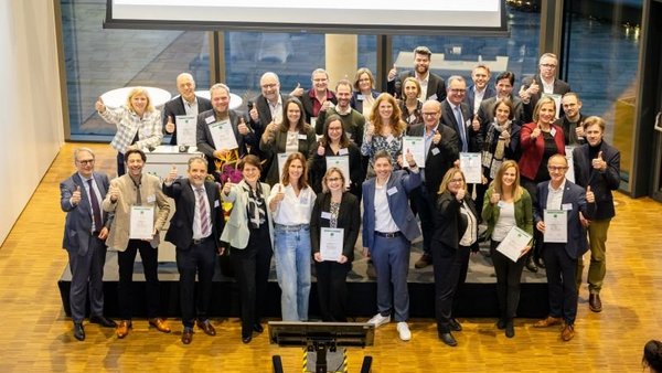 Verleihung des familyNET-Prädikats: Moderne Unternehmenskultur im Fokus 